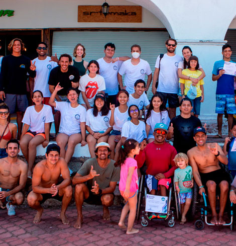 Familias y voluntarios de la fundación